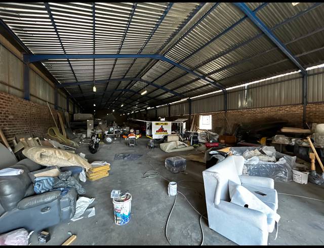 700M² WAREHOUSE TO LET IN KEW